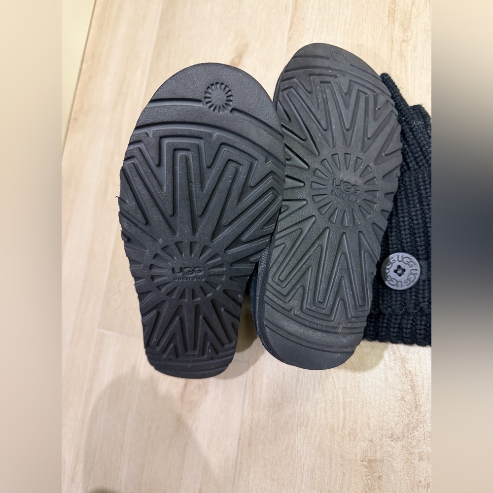 Black UGG Cardy Boot - Picture 8 of 10